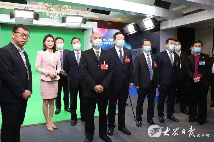 林武周乃翔看望慰问全国两会新闻工作者和山东团工作人员