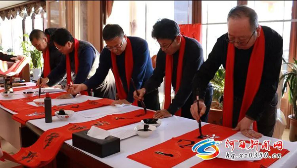 河曲书法家协会开展“万福迎春送春联”