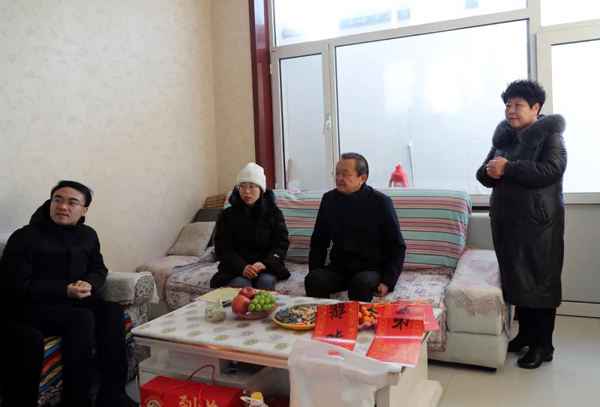 忻府区：马志强在云中路街道慰问老党员