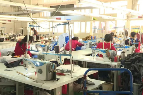 平鲁区：家门口的服装厂 百姓就业有保